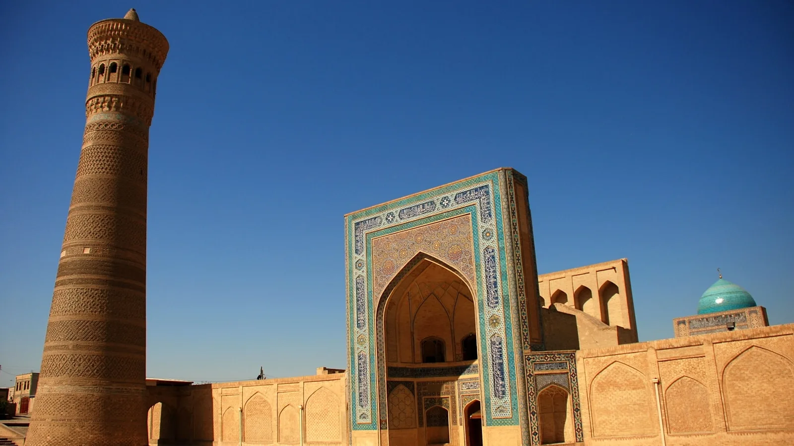 Jour 7 : Boukhara — citadelles, mausolées et artisanat