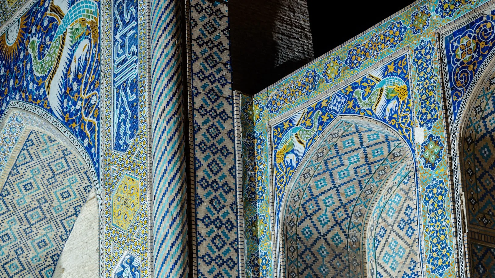Mosaïques colorées bleues et vertes de l'architecture islamique de Boukhara, Ouzbékistan