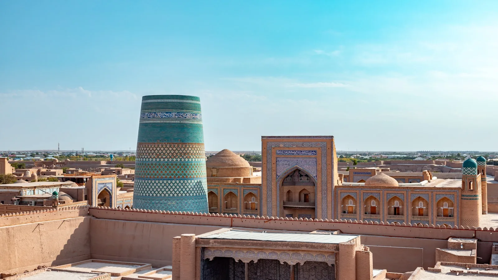 Grimper au sommet du minaret Islam Khodja